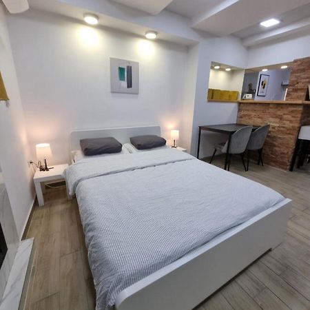 Elegant Yellow Submarine Apartment Belgrade Exterior photo